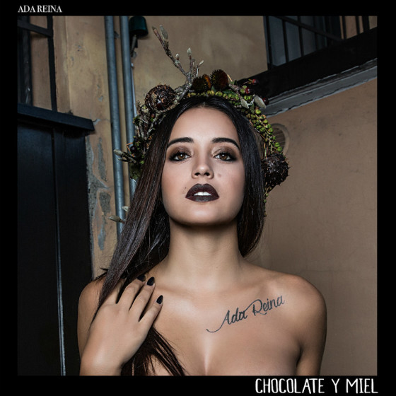 Il nuovo singolo di Ada Reina, “Chocolate Y Miel”